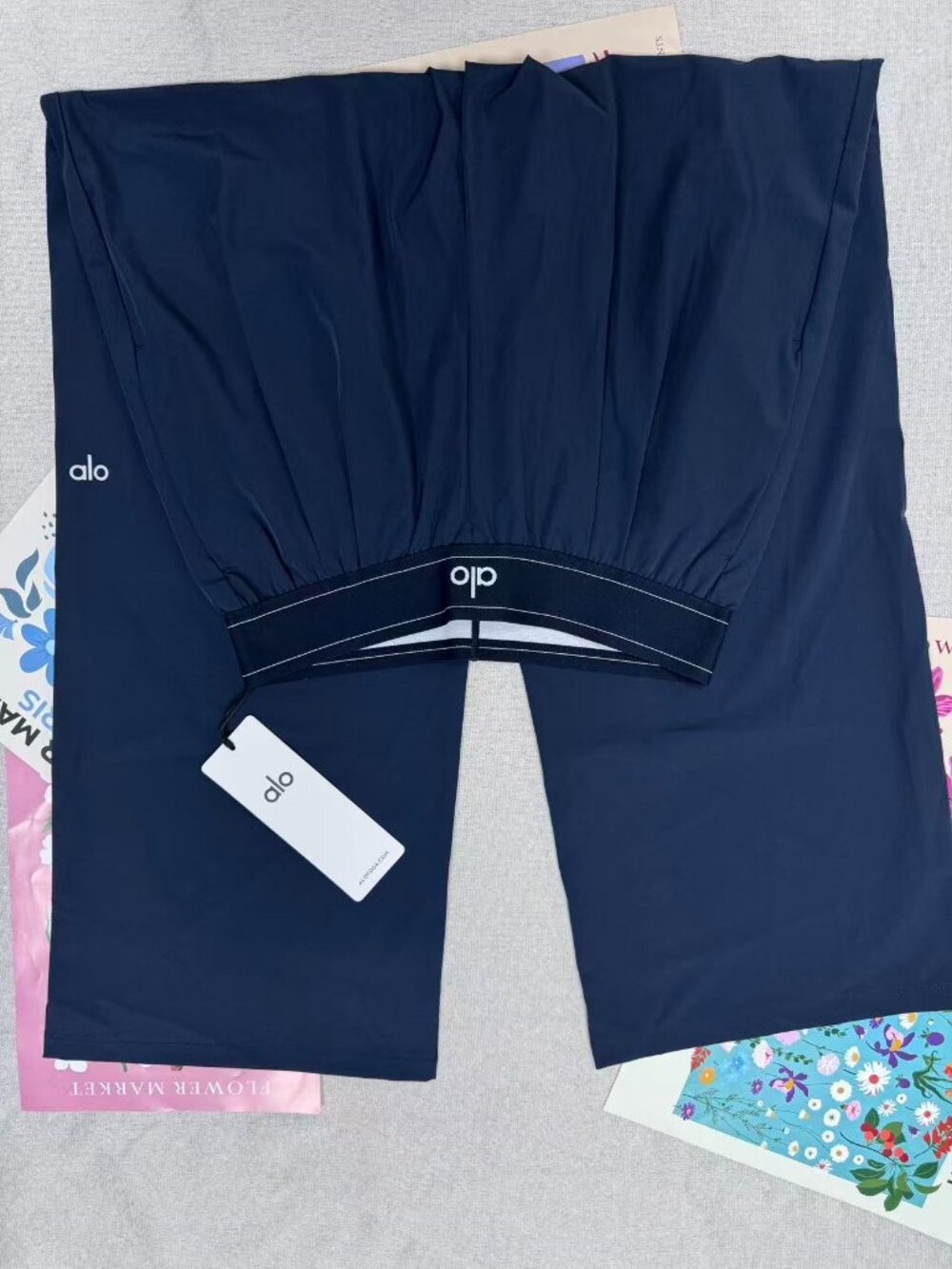 ⛵ NWT Alo Yoga Suit Up Trouser Navy ✨ Classic Wide Leg Pants 30" | Preppy Casual - Picture 3 of 9